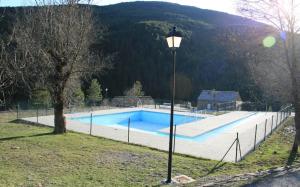 Swimmingpoolen hos eller tæt på Apartamentos turísticos Isín