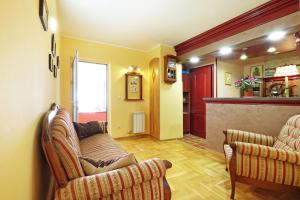 Istumisnurk majutusasutuses Villa Tower Gardos
