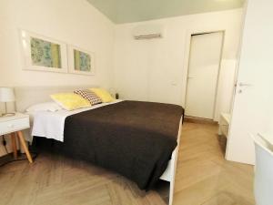 Postel nebo postele na pokoji v ubytování Le Nuvole di Ortigia