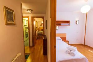 a room with two beds and a mirror at Partacua - Centro de Panticosa con garaje y trastero - Pirineos360 in Panticosa