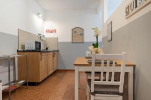 Kuchyň nebo kuchyňský kout v ubytování Marinali Rooms