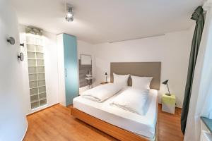 מיטה או מיטות בחדר ב-The Suites City Apartments