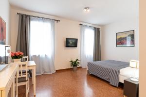 Postel nebo postele na pokoji v ubytování Marinali Rooms