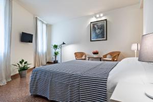 Postel nebo postele na pokoji v ubytování Marinali Rooms