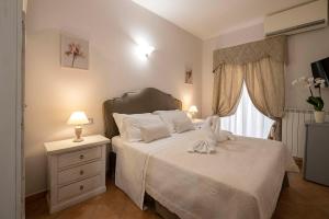 A bed or beds in a room at Vico d'Ercole