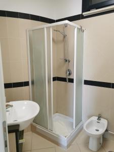 A bathroom at La Maison Latina Guest House