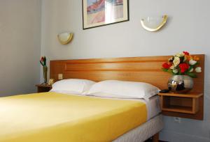 Postelja oz. postelje v sobi nastanitve Hotel Cosy Monceau