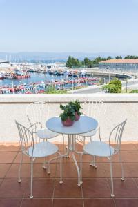Imagen de la galería de Apartamento boutique con terraza y vistas al mar. Porto Vilanova, en Villanueva de Arosa