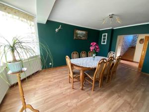 Afbeelding uit fotogalerij van Noclegi Dobry Kwadrat in Bodzentyn +11 foto's