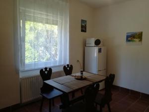 Cucina o angolo cottura di Sétány Apartmanház Fonyód