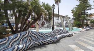 Bazén v ubytování Naufragos Beach Apartment nebo v jeho okolí