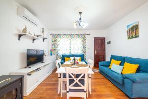 TV a/nebo společenská místnost v ubytování Casa la Viña