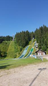 Schwarzwald geht immer Fewo 60 qm mit großem Südbalkon, WLAN und Magenta TV játszósarka