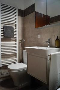 A bathroom at Schwarzwald geht immer Fewo 60 qm mit großem Südbalkon, WLAN und Magenta TV