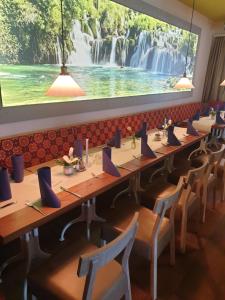 Gasthof Niki餐廳或用餐的地方