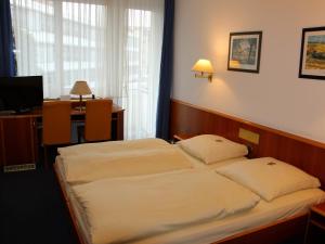 Postel nebo postele na pokoji v ubytování City Hotel Stuttgart