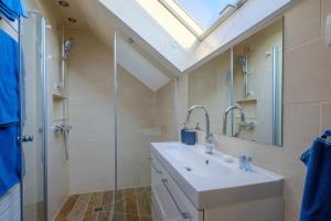 Ванна кімната в Gite - L'Oursonnière de Bleau