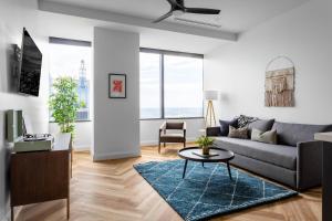 TV i/ili multimedijalni sistem u objektu Mint House Dallas - Downtown