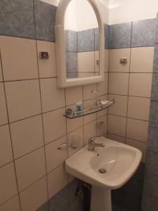A bathroom at Ξενοδοχείο Acropol