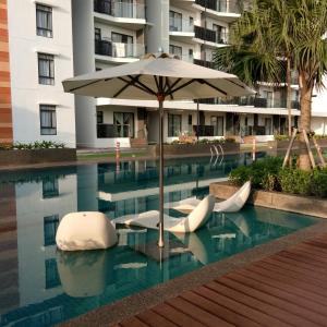 Πισίνα στο ή κοντά στο TimurBay at NR Residency