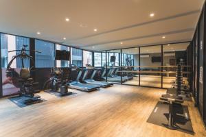 The fitness centre and/or fitness facilities at Royal Rose Hotel Xinsheng