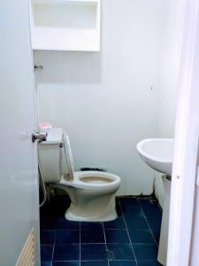 a bathroom with a toilet and a sink at DOWN HWA NO.8 in Pinghe