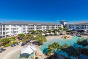 Bazén v ubytování Salt Beach Resort Suites by Kingscliff Accommodation nebo v jeho okolí