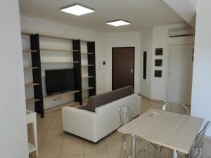A seating area at La Maison Latina Guest House