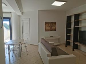 A seating area at La Maison Latina Guest House