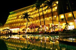 Poolen vid eller i närheten av Phan Thiet Ocean Dunes Resort