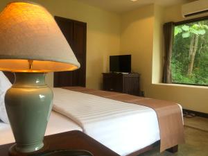 Giường trong phòng chung tại Baan Krating Pai Resort - SHA Plus
