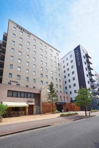 a large building on the side of a street at Sotetsu Fresa Inn Tokyo Tamachi in Tokyo