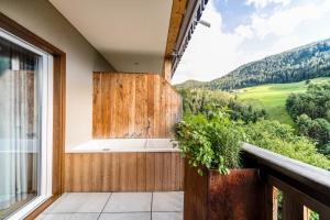 Nespecifikovaný výhled na hory nebo výhled na hory při pohledu z aparthotelu