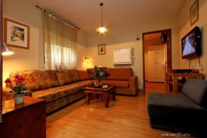 Istumisnurk majutusasutuses Golan Rooms At Sagi Family Country Lodging