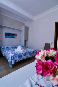 Un pat sau paturi într-o cameră la Bed and Breakfast Siciliamuri Lampedusa