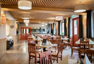 A restaurant or other place to eat at JUFA Hotel Mariazell