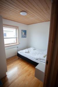 Lova arba lovos apgyvendinimo įstaigoje Lovely house in Tórshavn