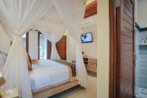 Ein Bett oder Betten in einem Zimmer der Unterkunft Sitala Suite