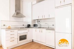 Kuchnia lub aneks kuchenny w obiekcie Corazon del Mar - FREE PARKING by Cadiz Time