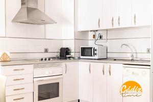 Kuchnia lub aneks kuchenny w obiekcie Corazon del Mar - FREE PARKING by Cadiz Time