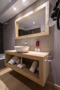 Um banheiro em Hotel Simbad Ibiza