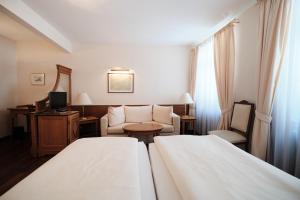 Postel nebo postele na pokoji v ubytování Hotel Weisser Bock