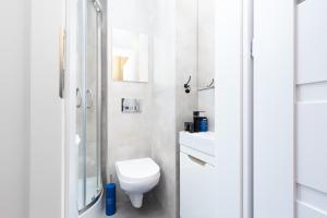 Kúpeľňa v ubytovaní Apartment Warsaw Puławska by Noclegi Renters + 8 fotografií