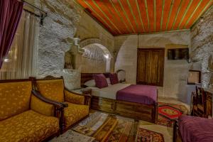 Postel nebo postele na pokoji v ubytování Hidden Cave Hotel