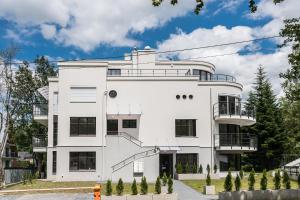 a white building with a lot of windows at Apartamenty pod Orłem - Rezydencja Modern in Zakopane