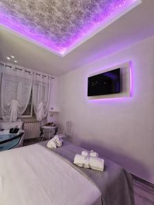 A television and/or entertainment centre at Il Mare di Roma Deluxe
