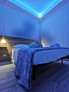 A bed or beds in a room at Il Mare di Roma Deluxe