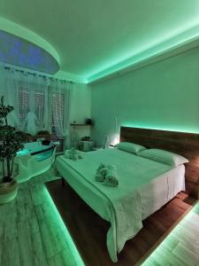 A bed or beds in a room at Il Mare di Roma Deluxe