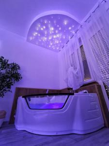 a room with a tub with a ceiling with lights at Il Mare di Roma Deluxe in Lido di Ostia