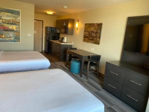 Simple Suites Boise Airport客房内的一张或多张床位